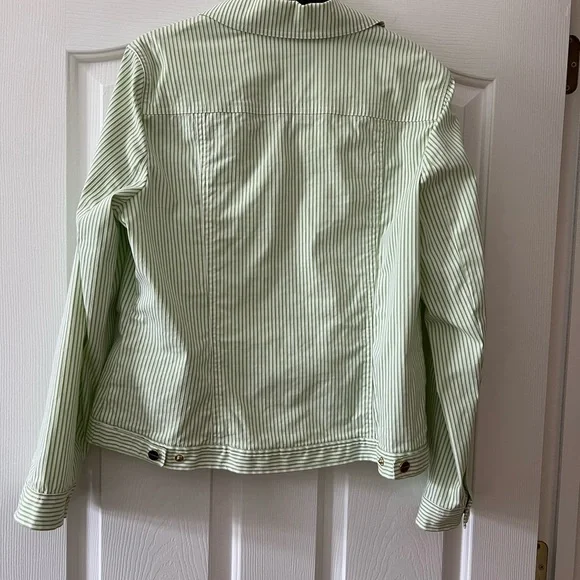 Women’s front zipper green stretch jacket by jones New York size large. - Picture 3 of 4